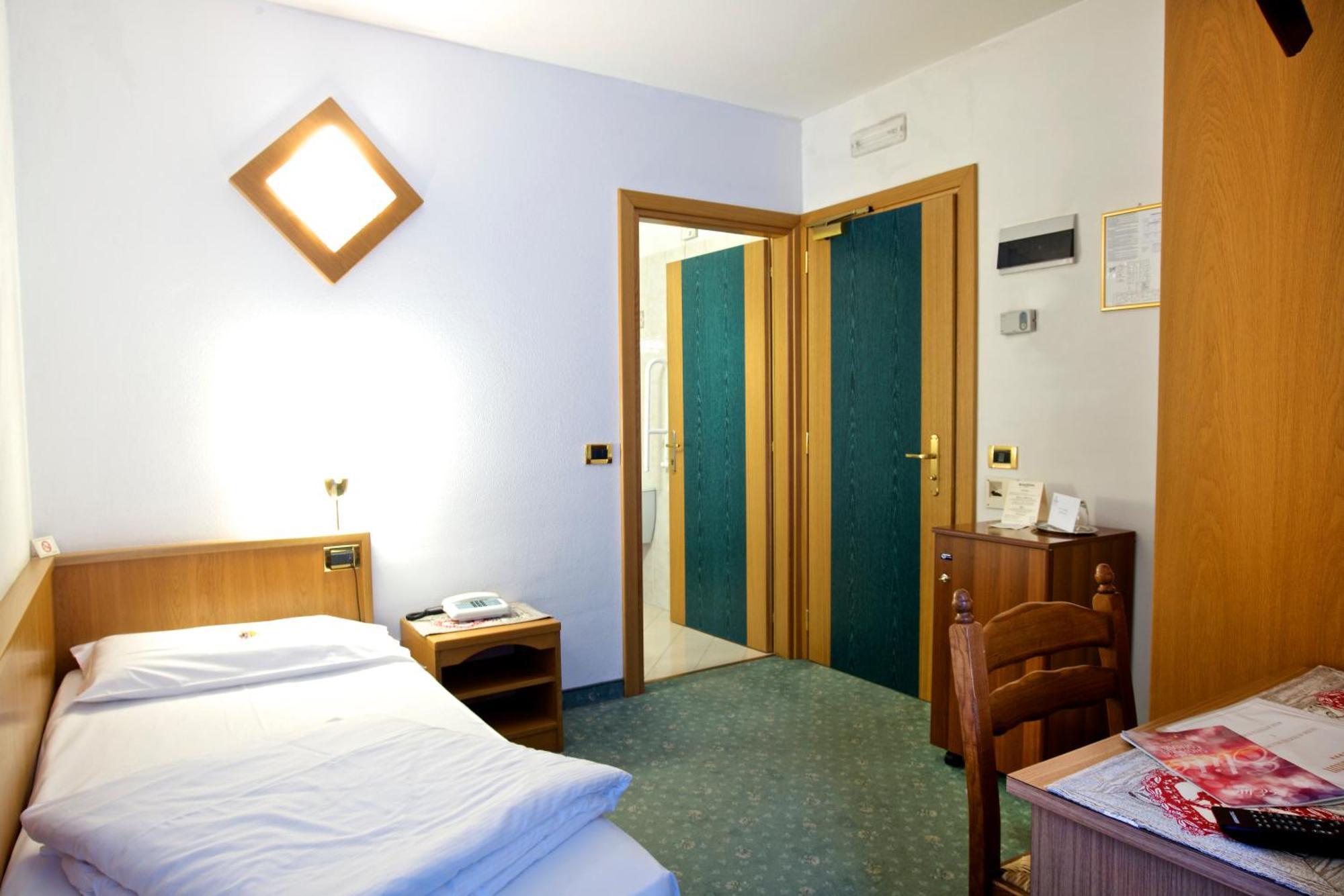 Hotel Santanton Bormio Room photo